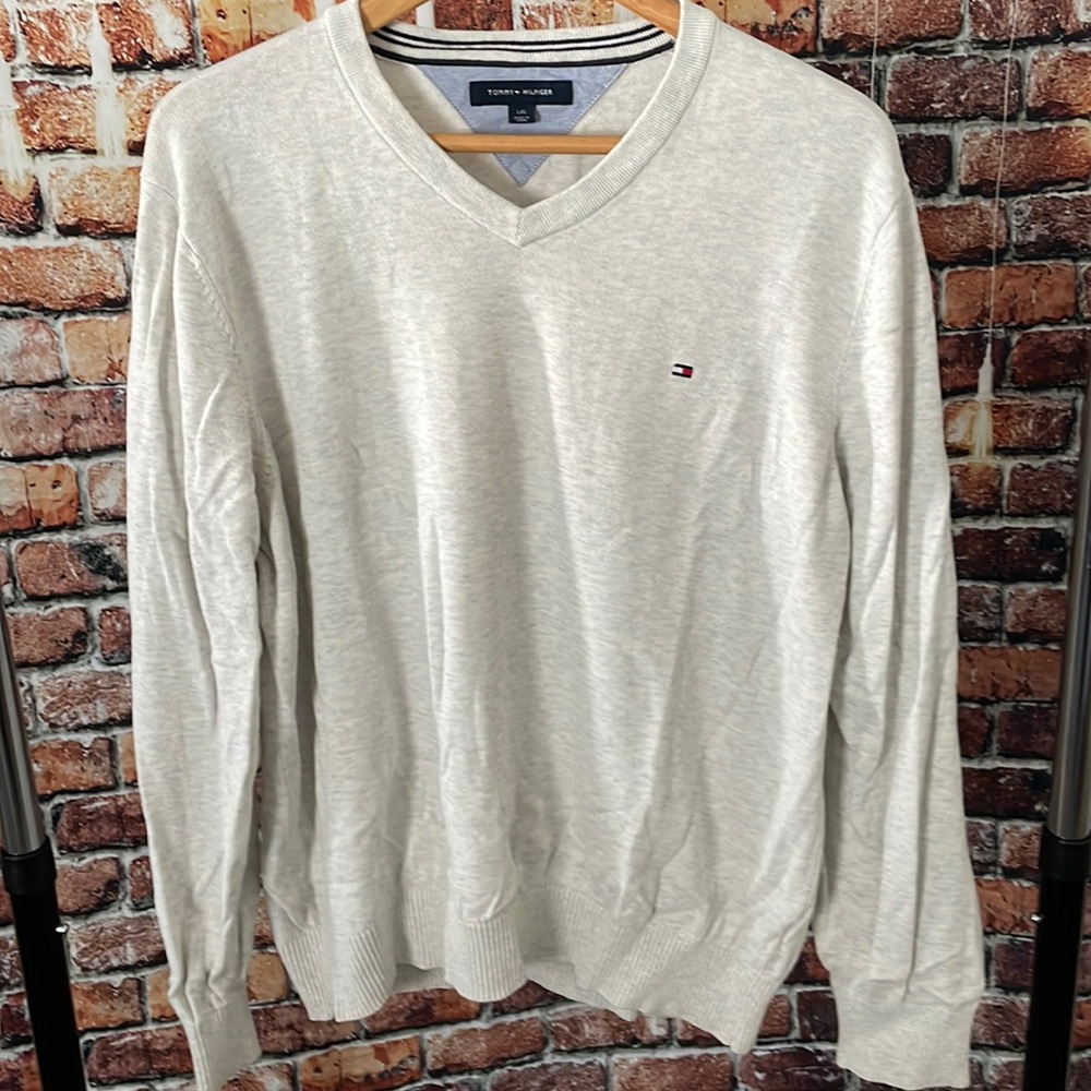 Tommy Hilfiger men’s v neck light grey sweater long sleeve preppy large